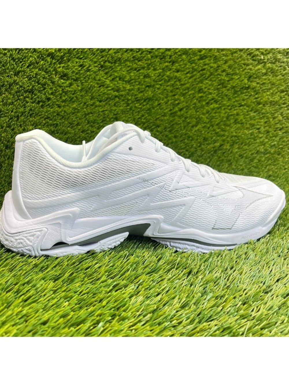 Mizuno Wave Lightning Elite Mens Size 13 White Running Volleyball Shoes Sneakers